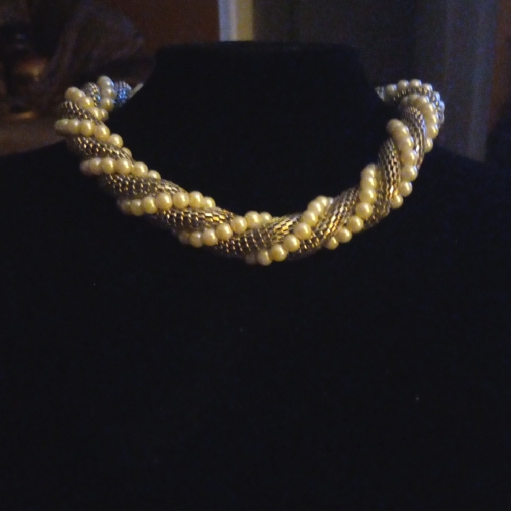 Thick Mesh Pearl Choker